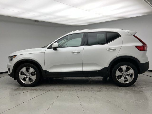 2021 Volvo XC40 Momentum