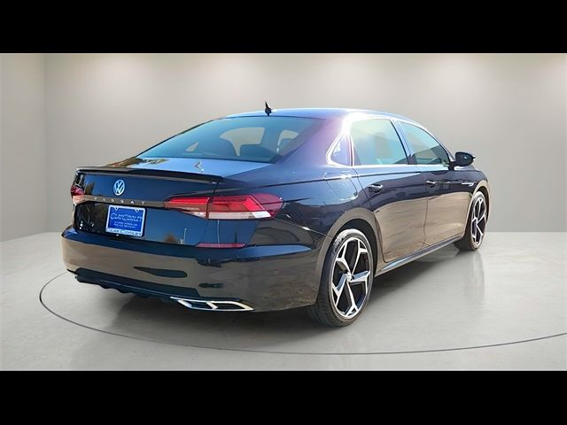 2021 Volkswagen Passat 2.0T R-Line