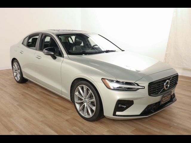 2021 Volvo S60 Momentum