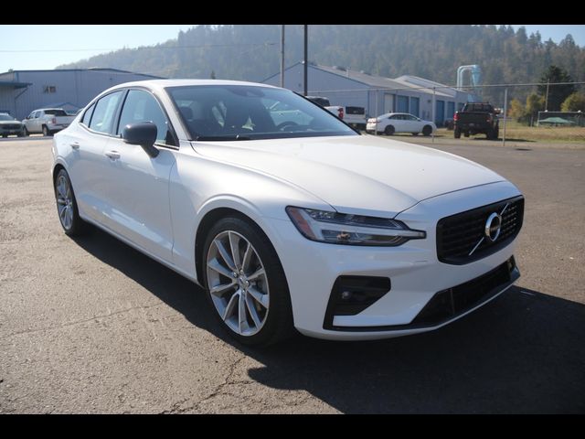 2021 Volvo S60 Momentum