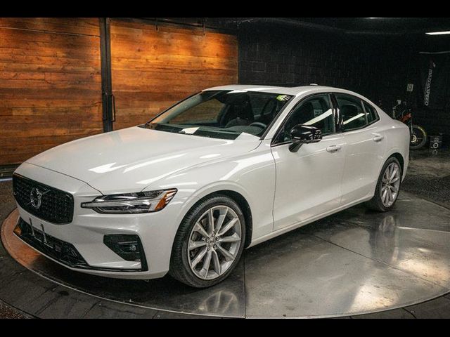 2021 Volvo S60 Momentum