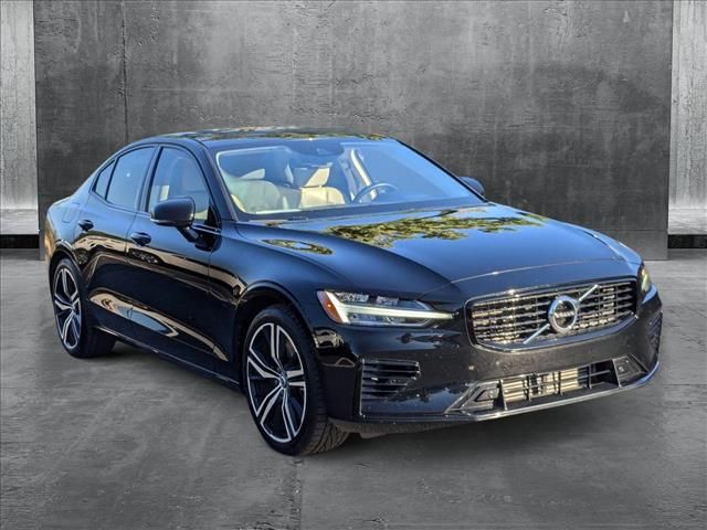 2021 Volvo S60 R-Design Expression