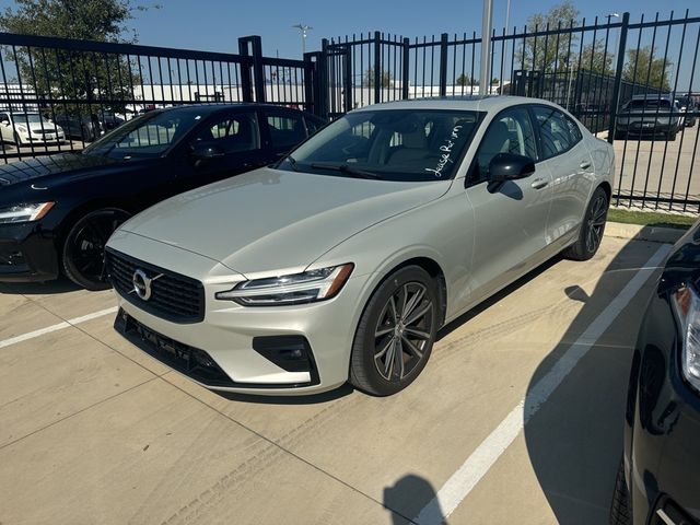 2021 Volvo S60 Momentum