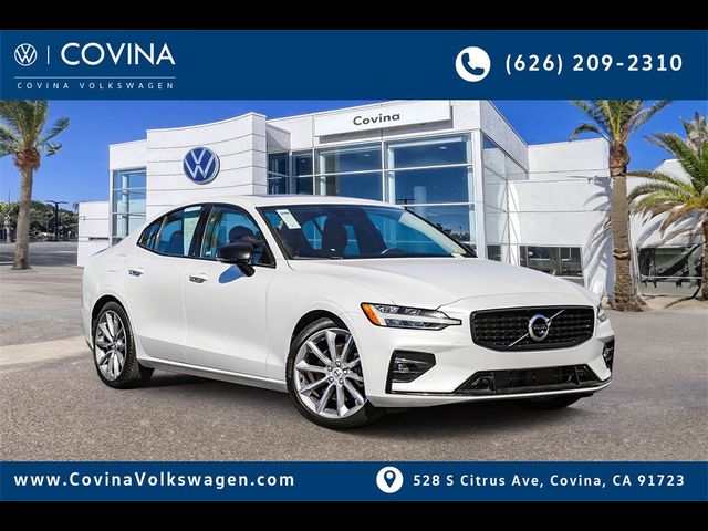 2021 Volvo S60 Momentum