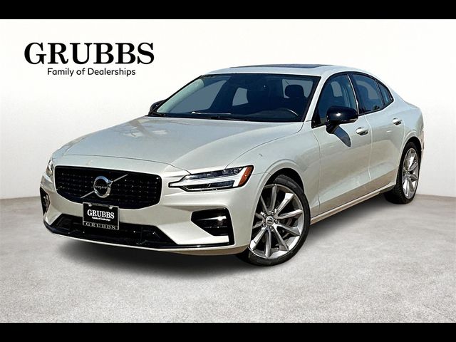 2021 Volvo S60 Momentum