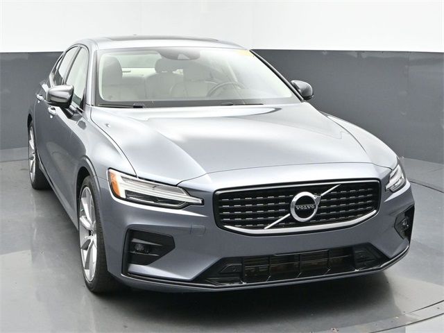 2021 Volvo S60 Momentum