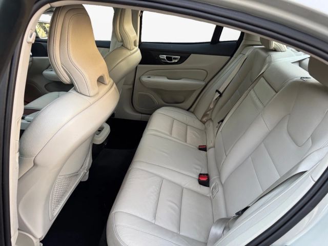 2021 Volvo S60 Momentum