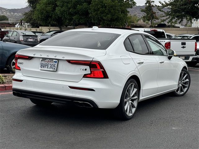 2021 Volvo S60 Momentum