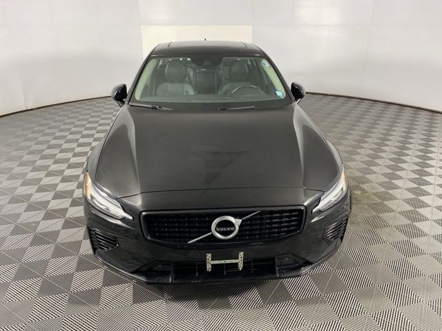 2021 Volvo S60 R-Design Expression