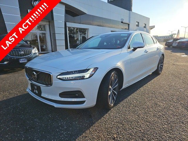 2021 Volvo S90 Momentum