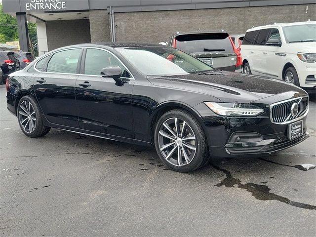 2021 Volvo S90 Momentum