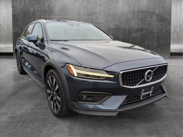 2021 Volvo V60 Cross Country Base