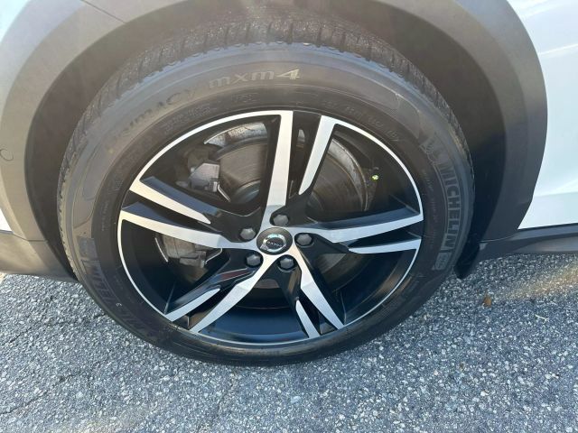 2021 Volvo V60 Cross Country Base