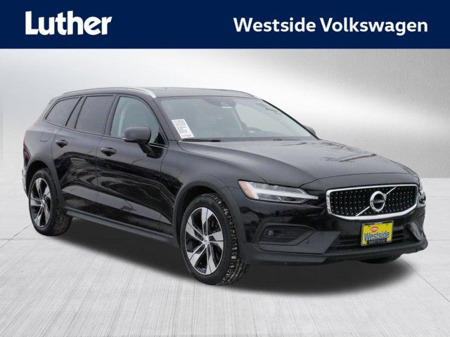 2021 Volvo V60 Cross Country Base