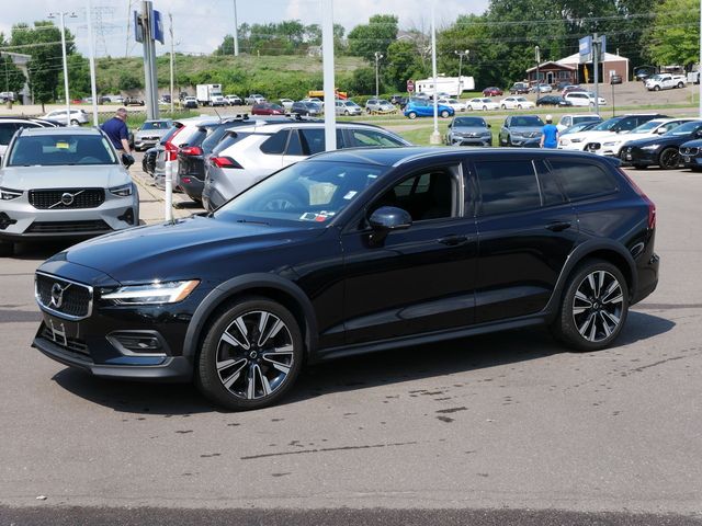 2021 Volvo V60 Cross Country Base