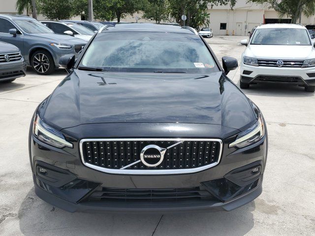 2021 Volvo V60 Cross Country Base