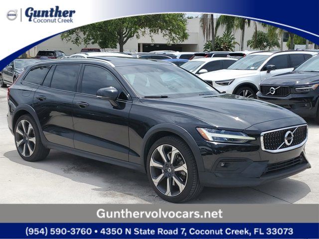 2021 Volvo V60 Cross Country Base