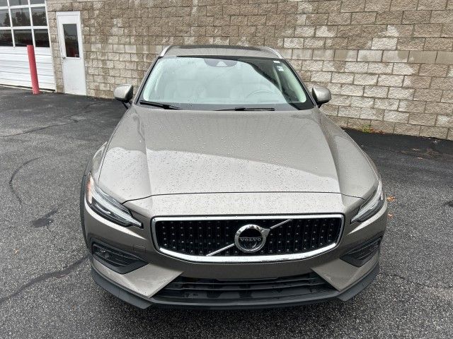 2021 Volvo V60 Cross Country Base