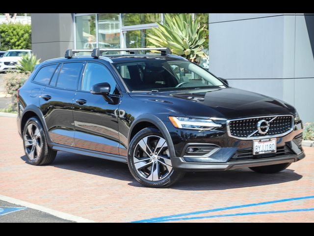 2021 Volvo V60 Cross Country Base