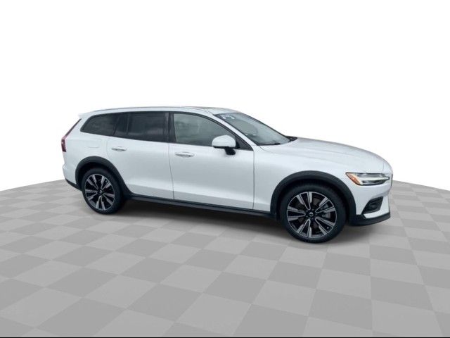 2021 Volvo V60 Cross Country Base