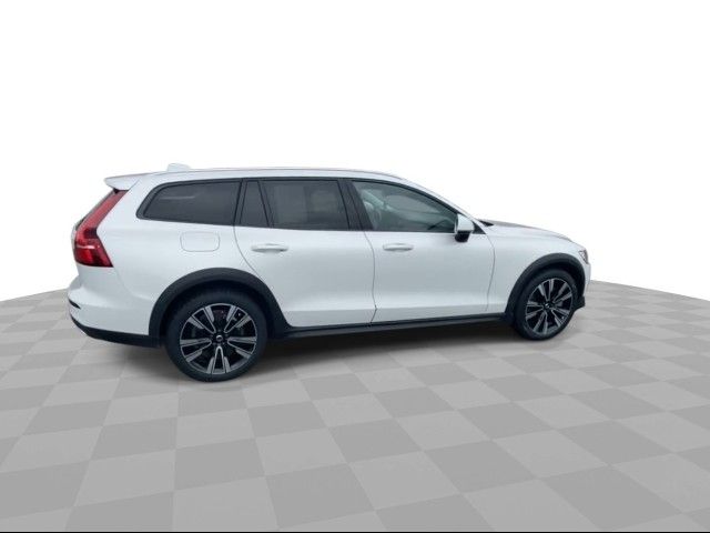 2021 Volvo V60 Cross Country Base