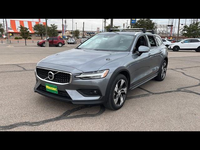 2021 Volvo V60 Cross Country Base