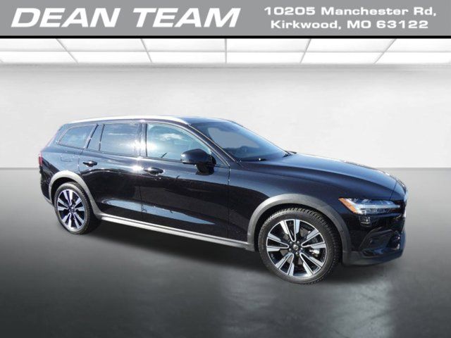 2021 Volvo V60 Cross Country Base