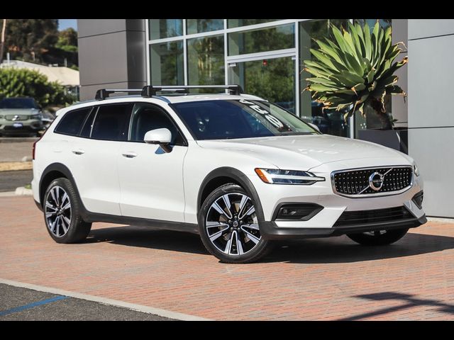 2021 Volvo V60 Cross Country Base