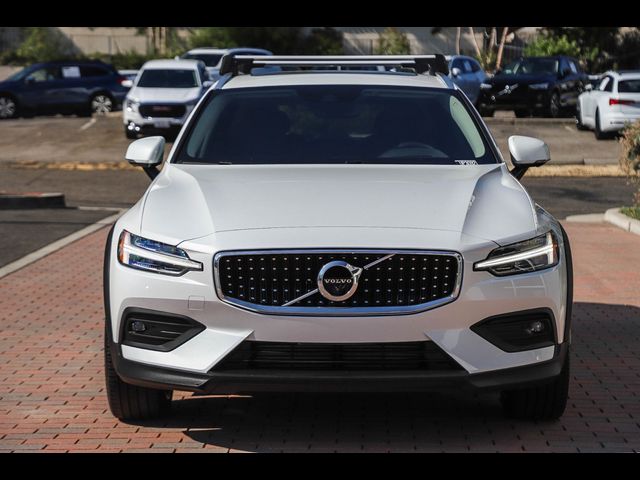 2021 Volvo V60 Cross Country Base