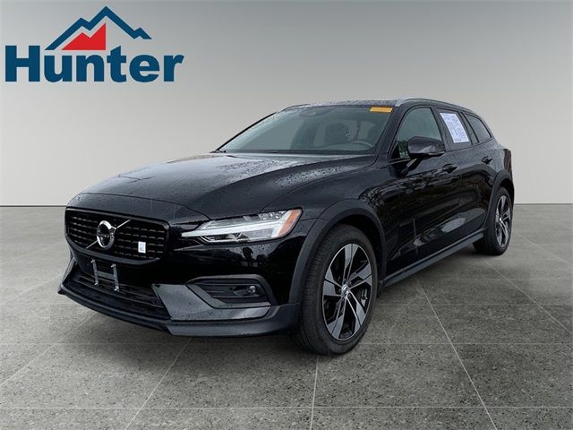 2021 Volvo V60 Cross Country Base