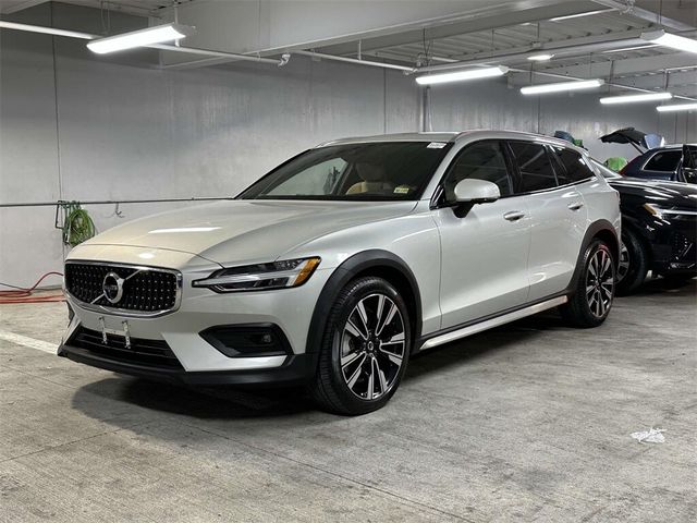 2021 Volvo V60 Cross Country Base