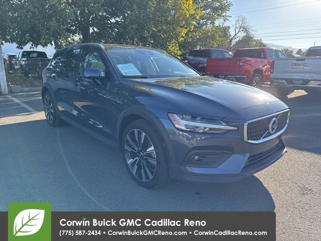 2021 Volvo V60 Cross Country Base