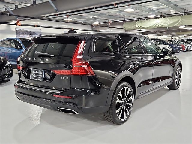 2021 Volvo V60 Cross Country Base