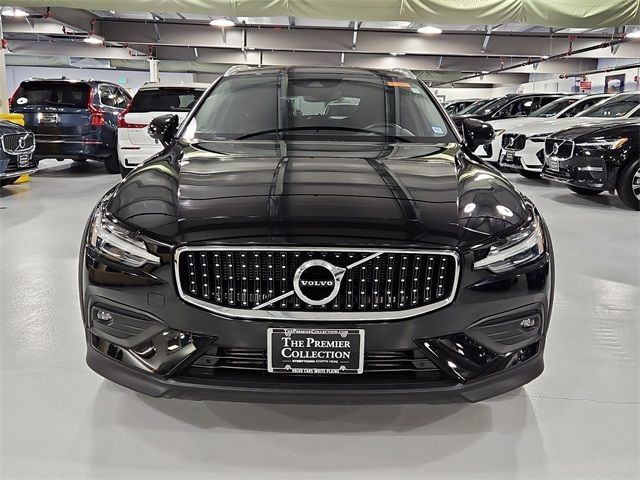 2021 Volvo V60 Cross Country Base