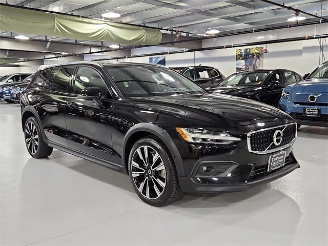 2021 Volvo V60 Cross Country Base