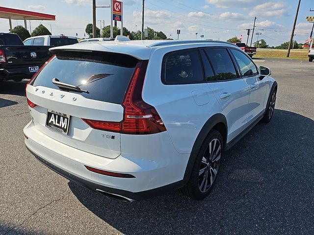 2021 Volvo V60 Cross Country Base