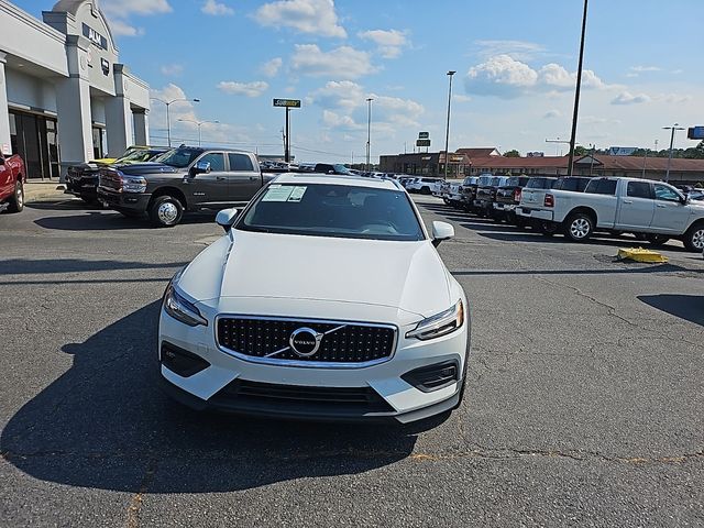 2021 Volvo V60 Cross Country Base