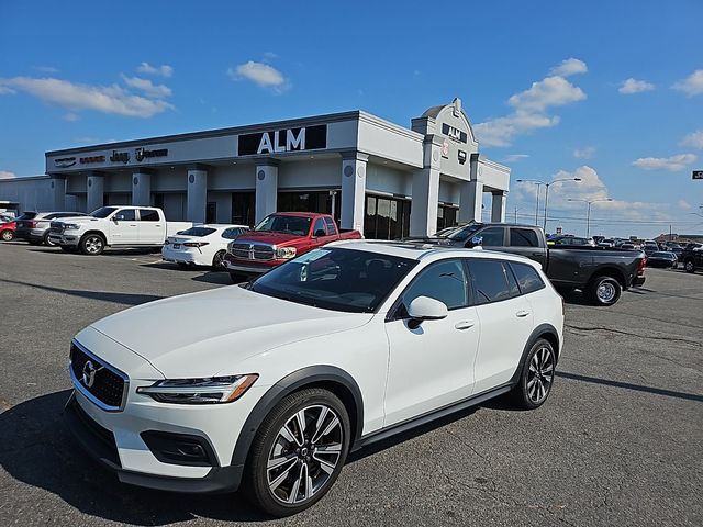 2021 Volvo V60 Cross Country Base