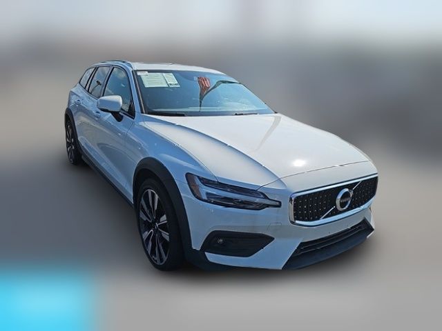 2021 Volvo V60 Cross Country Base