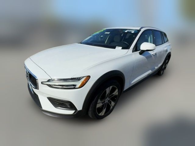 2021 Volvo V60 Cross Country Base