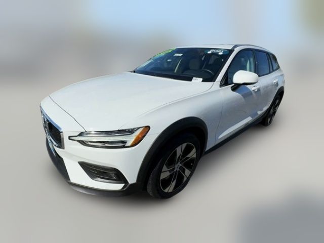 2021 Volvo V60 Cross Country Base