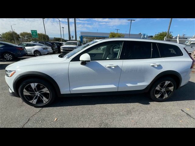 2021 Volvo V60 Cross Country Base