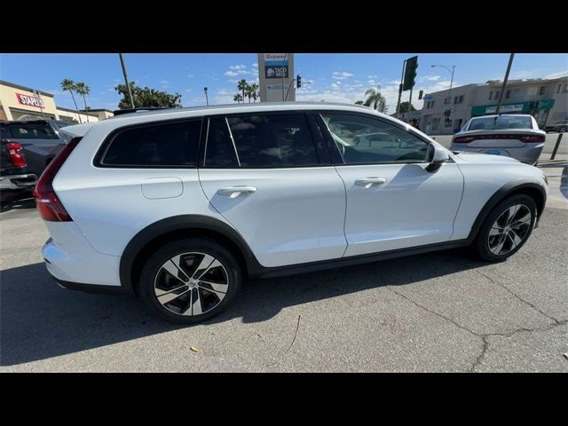 2021 Volvo V60 Cross Country Base