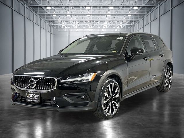 2021 Volvo V60 Cross Country Base