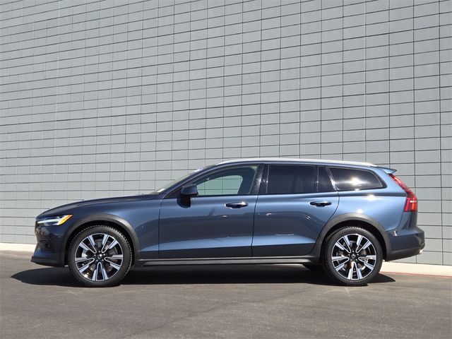 2021 Volvo V60 Cross Country Base