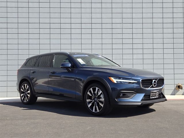 2021 Volvo V60 Cross Country Base