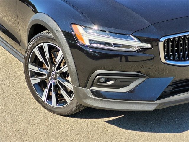 2021 Volvo V60 Cross Country Base