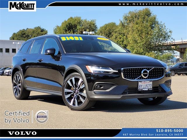 2021 Volvo V60 Cross Country Base