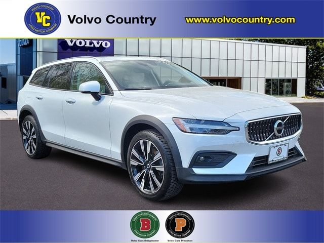 2021 Volvo V60 Cross Country Base