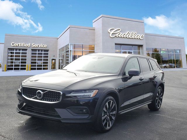 2021 Volvo V60 Cross Country Base